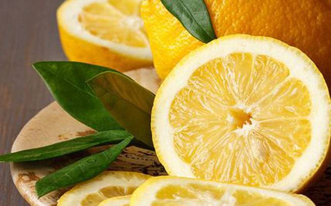 Does Rubbing Lemon on Legs Reduce Pimples