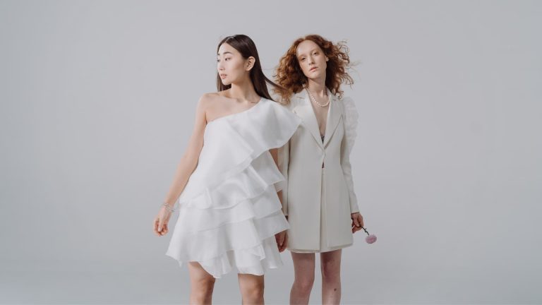 Embracing Comfort and Style- The Essential Hoodie